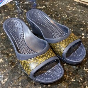 Crocs Sately Gold/Navy Wedges! 7